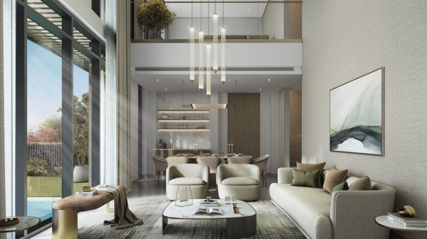 Modernes, geräumiges Wohnzimmer im „The Orchard by Sobha“ mit hohen Decken, großen Fenstern, Möbeln in neutralen Farbtönen, abstrakten Kunstwerken und Blick auf den Garten und den Pool im Außenbereich.