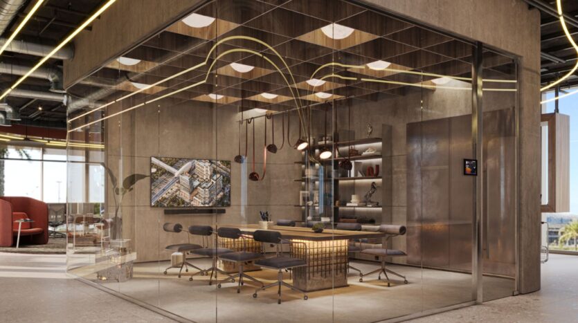 Une salle de réunion de bureau moderne aux murs de verre inspirée par Raw District d'Imtiaz, comprenant une grande table, plusieurs chaises, un écran mural affichant une carte, des étagères décoratives et un éclairage élégant dans un espace industriel aux plafonds apparents.