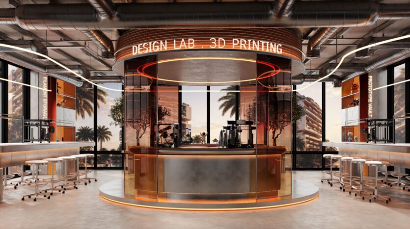 Laboratoire moderne d'impression 3D chez Raw District by Imtiaz, avec un poste de travail circulaire, un éclairage d'appoint orange, des tabourets, de grandes fenêtres avec vue sur les palmiers et les bâtiments contemporains, ainsi qu'un plafond de style industriel avec des tuyaux apparents.