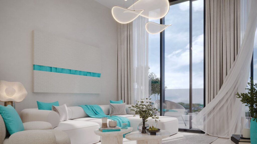 Salon moderne avec un canapé sectionnel blanc, des accents turquoise rappelant Reef 996, un art mural abstrait, des fenêtres allant du sol au plafond, des rideaux diaphanes s'enroulant vers l'intérieur et un éclairage contemporain. Des plantes d'intérieur et une petite table ronde complètent l'espace.