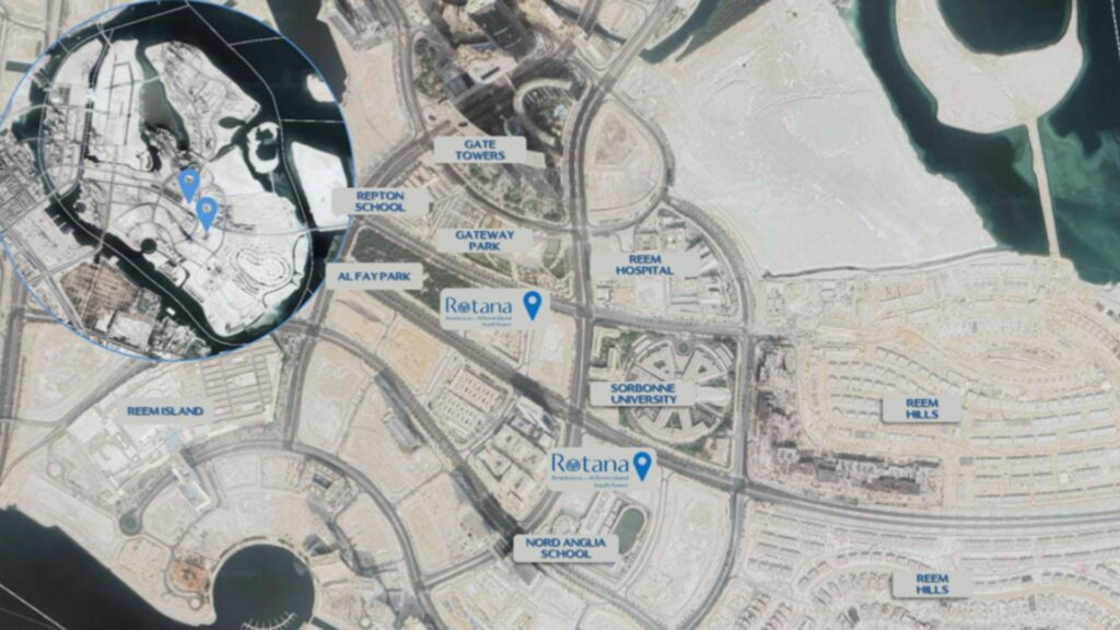 Carte satellite de l'île de Reem, à Abu Dhabi, montrant les principaux points de repère, notamment Gate Towers, Rotana Residences, Repton School, Sorbonne University et Reem Hospital, ainsi que deux sites de Retana et un encart zoomé sur l'île de Reem.