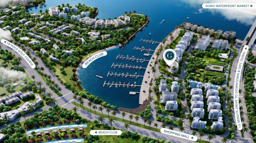 Vue aérienne de Villa del Garda, un complexe résidentiel au bord de l'eau avec des bâtiments modernes, une marina avec des bateaux, un club de plage, un centre commercial et une végétation luxuriante. Les routes bordées de palmiers et les plans d'eau rehaussent le dynamisme du marché du front de mer de Dubaï.