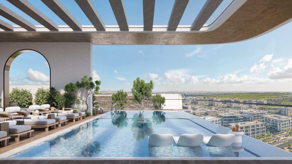 La piscine à débordement moderne située sur le toit, baptisée « Mirari Lagoon by Zoya », est agrémentée de transats, d'arbres et offre une vue imprenable sur le paysage urbain sous un ciel bleu parsemé de nuages.