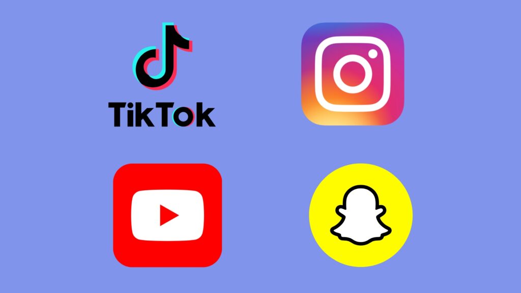 Quatre logos de réseaux sociaux sur fond bleu : TikTok (en haut à gauche), Instagram (en haut à droite), YouTube (en bas à gauche) et Snapchat (en bas à droite) — ces plateformes alimentent souvent la question « pourquoi les réseaux sociaux trompent-ils les gens sur l'immobilier à Dubaï », en ne montrant que le côté le plus glamour du marché immobilier de Dubaï.